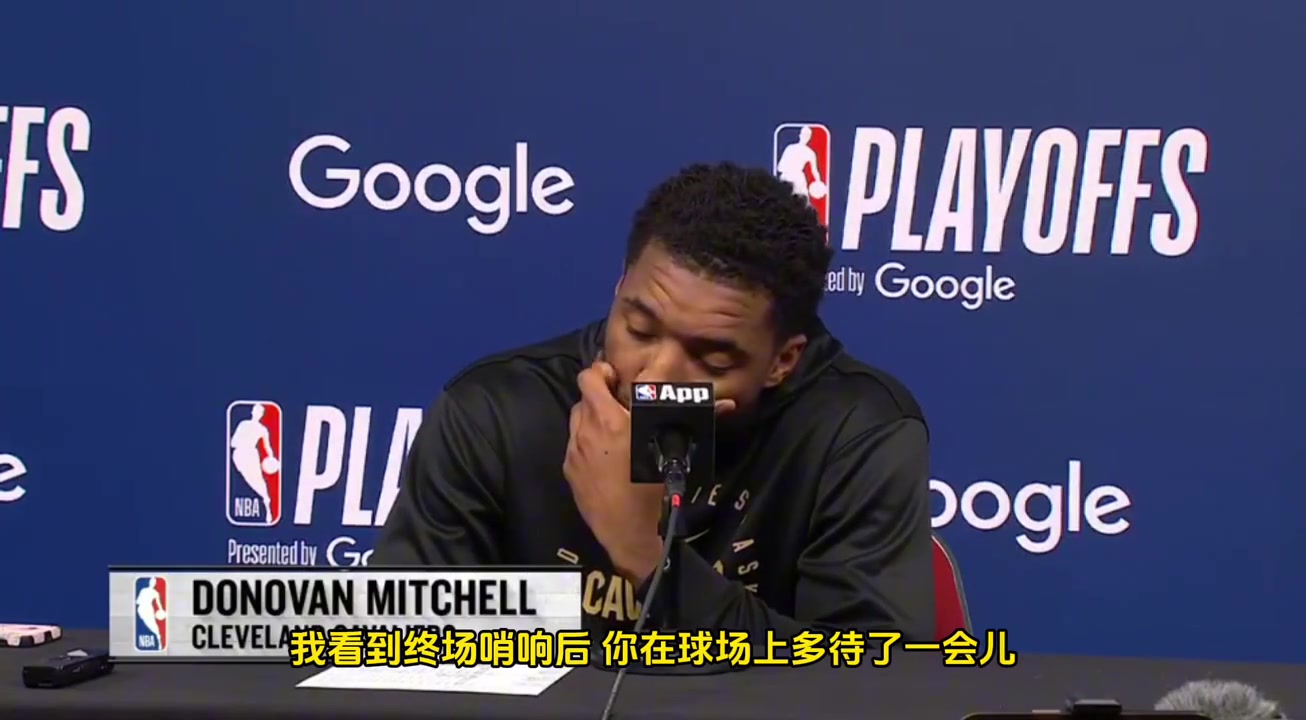 😭太痛！米切尔连说四个“不敢相信”😭甚至快哭出来了